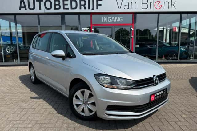 Volkswagen Touran (2017) thumbnail 5
