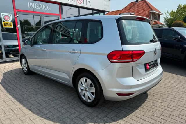 Volkswagen Touran (2017) thumbnail 6