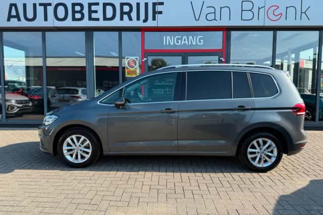 Volkswagen Touran (2019) thumbnail 1