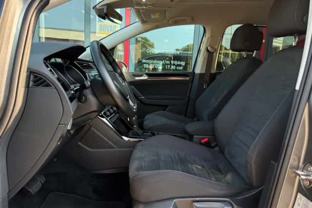 Volkswagen Touran (2019) thumbnail 2