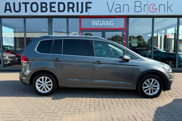 Volkswagen Touran (2019) thumbnail 3