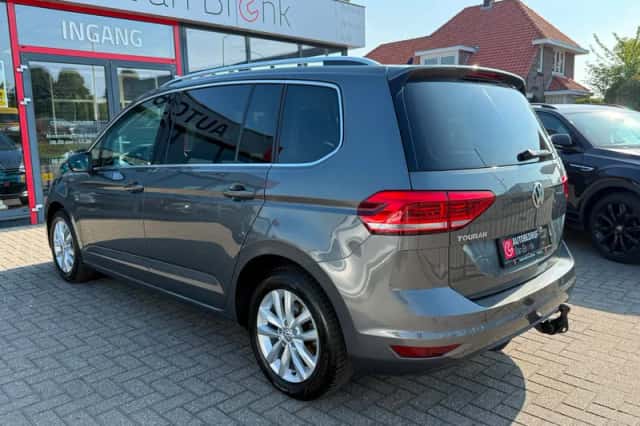 Volkswagen Touran (2019) thumbnail 5