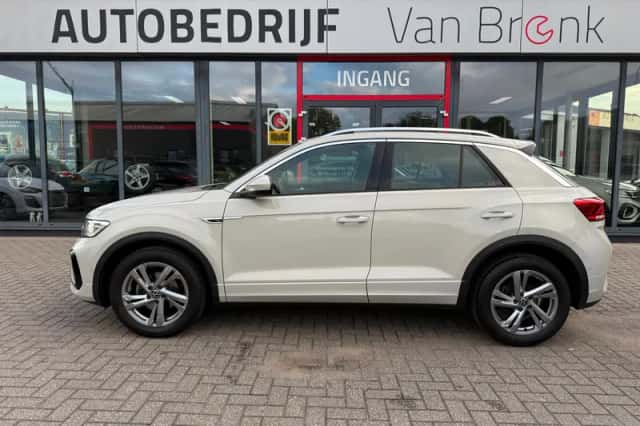Volkswagen T-Roc (2024) thumbnail 1