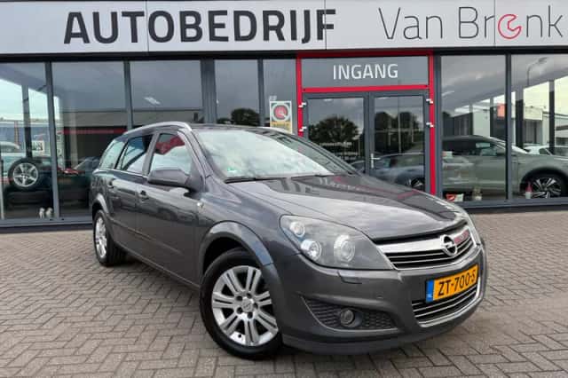 Opel Astra (2009) thumbnail 4