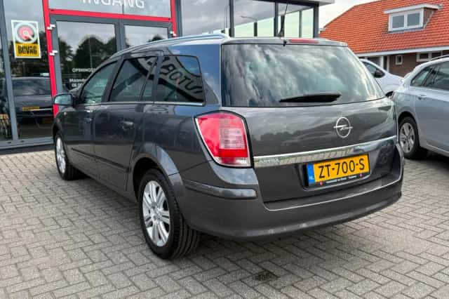 Opel Astra (2009) thumbnail 5