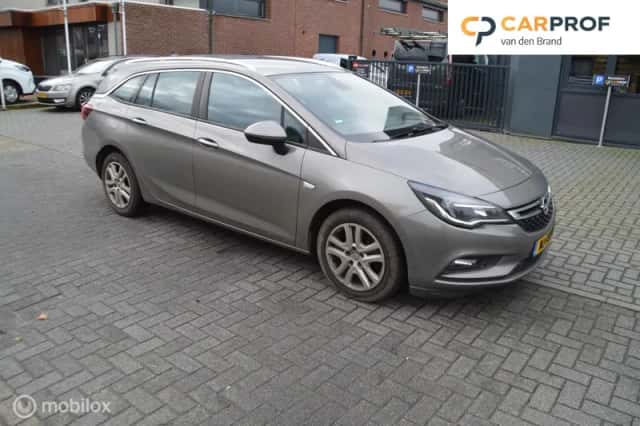 Opel Astra Sports Tourer (2017) thumbnail 1