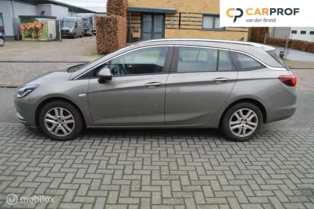 Opel Astra Sports Tourer (2017) thumbnail 3