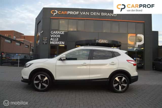 Nissan Qashqai (2015) thumbnail 3