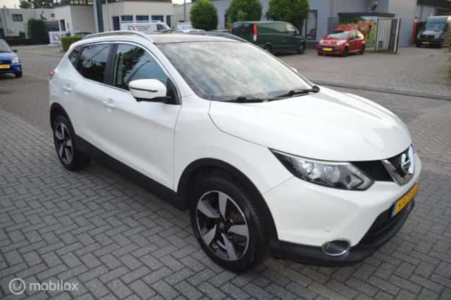 Nissan Qashqai (2015) thumbnail 5