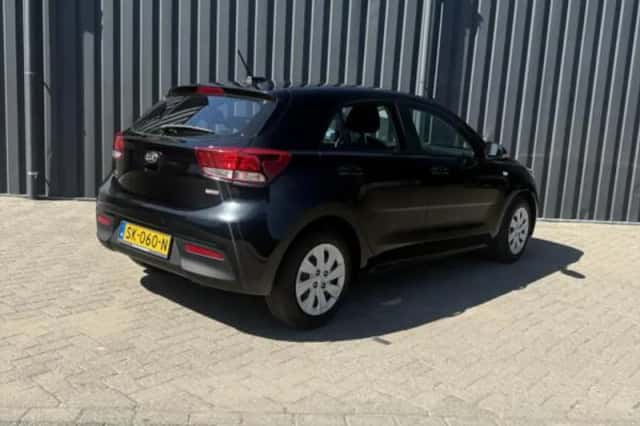 Kia Rio (2018) thumbnail 2