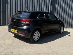 Kia Rio (2018) thumbnail 2