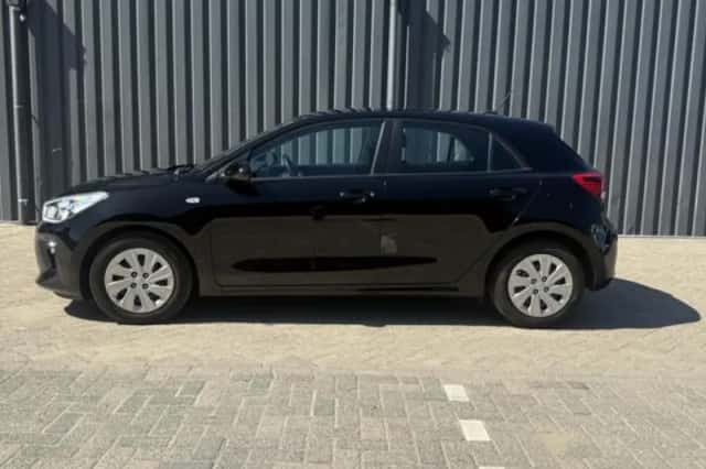 Kia Rio (2018) thumbnail 4