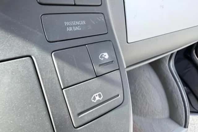 Volkswagen California (2011) thumbnail 22