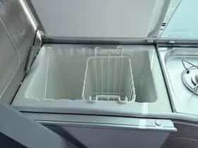 Volkswagen California (2011) thumbnail 24