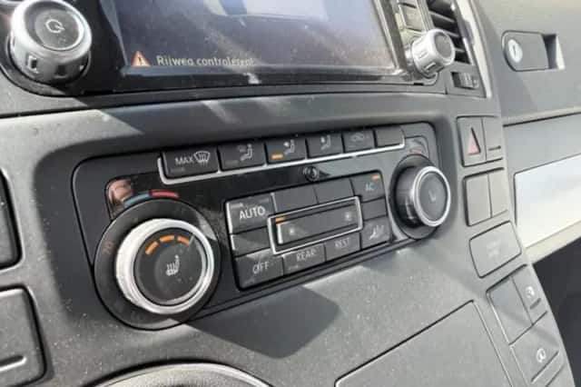 Volkswagen California (2011) thumbnail 25