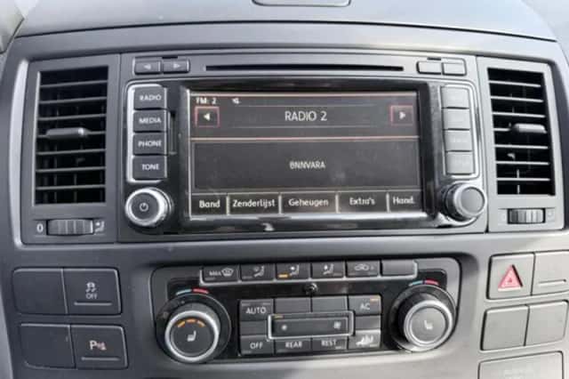 Volkswagen California (2011) thumbnail 30