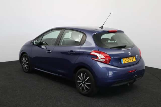 Peugeot 208 (2012) thumbnail 2