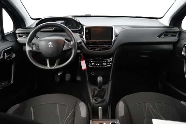 Peugeot 208 (2012) thumbnail 3