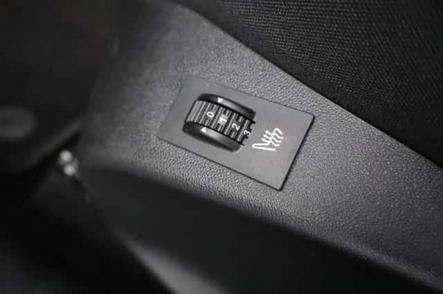 Peugeot 208 (2012) thumbnail 6