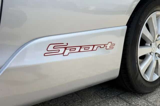 Honda Civic (2004) thumbnail 5