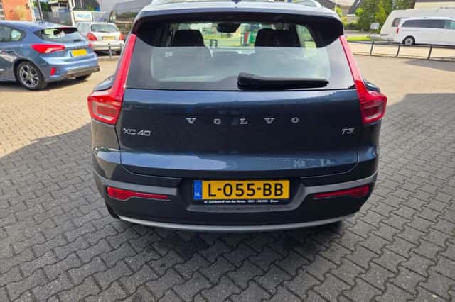 Volvo XC40 (2021) thumbnail 3