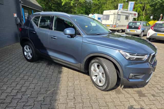 Volvo XC40 (2021) thumbnail 4