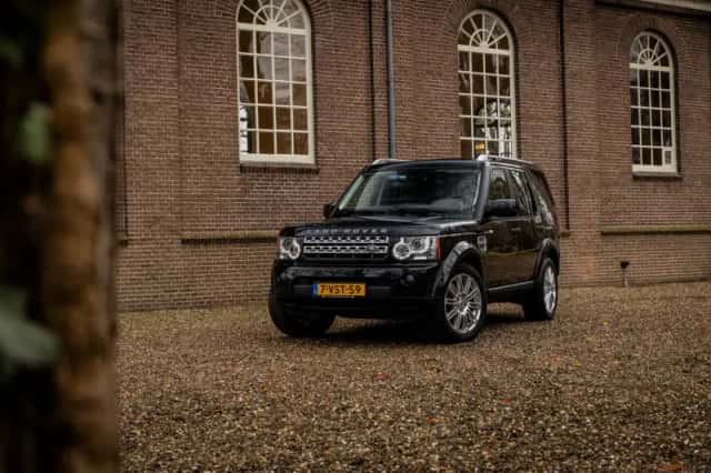 Land Rover Discovery (2012) thumbnail 2