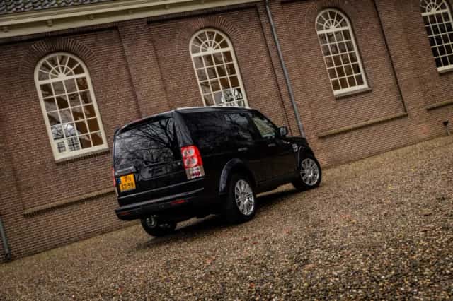 Land Rover Discovery (2012) thumbnail 3