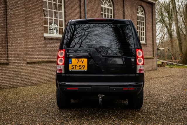 Land Rover Discovery (2012) thumbnail 6