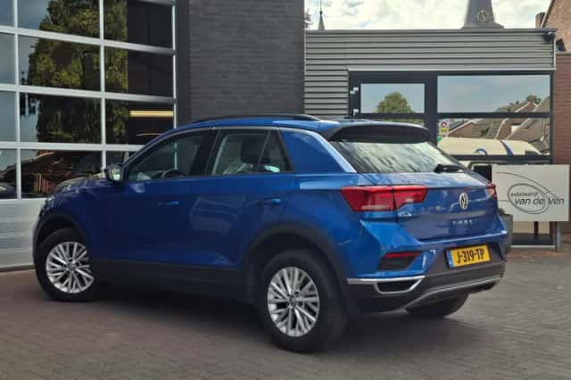 Volkswagen T-Roc (2018) thumbnail 5