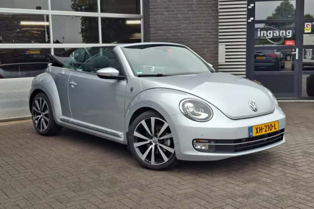 Volkswagen Beetle (2014) thumbnail 2