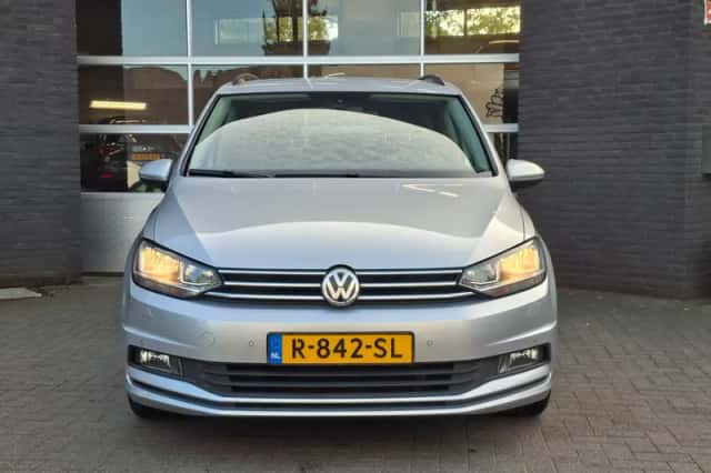 Volkswagen Touran (2017) thumbnail 3