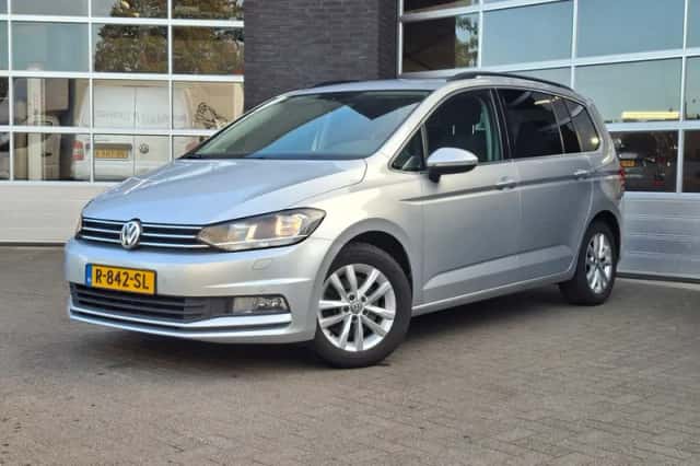 Volkswagen Touran (2017) thumbnail 4