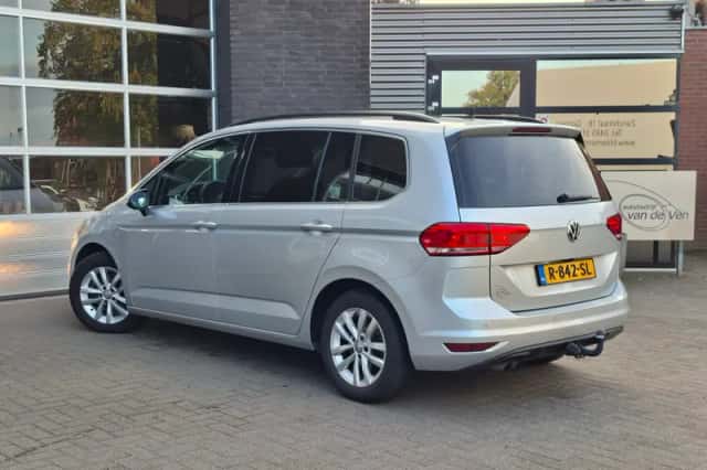 Volkswagen Touran (2017) thumbnail 5