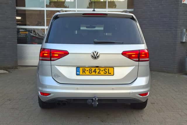 Volkswagen Touran (2017) thumbnail 6
