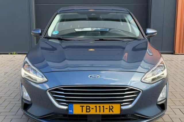 Ford Focus (2018) thumbnail 2