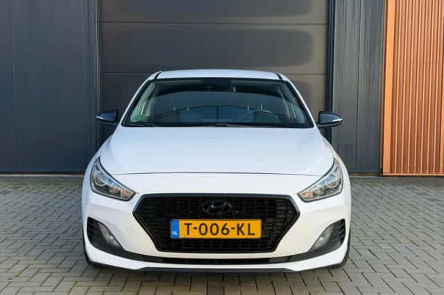 Hyundai i30 (2019) thumbnail 2