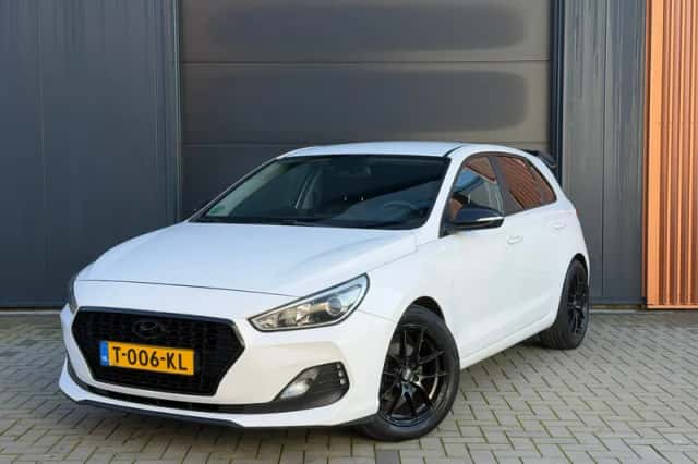 Hyundai i30 (2019) thumbnail 3