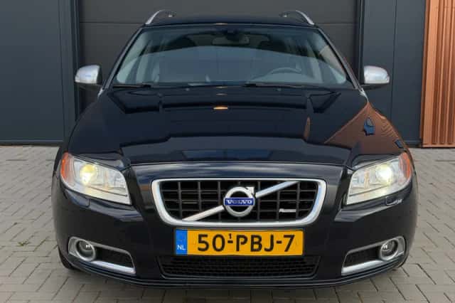 Volvo V70 (2011) thumbnail 2