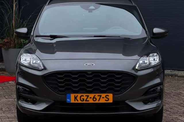 Ford Kuga (2023) thumbnail 4