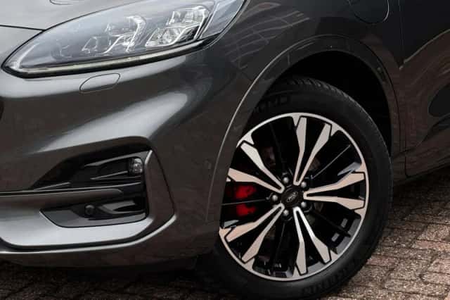 Ford Kuga (2023) thumbnail 6