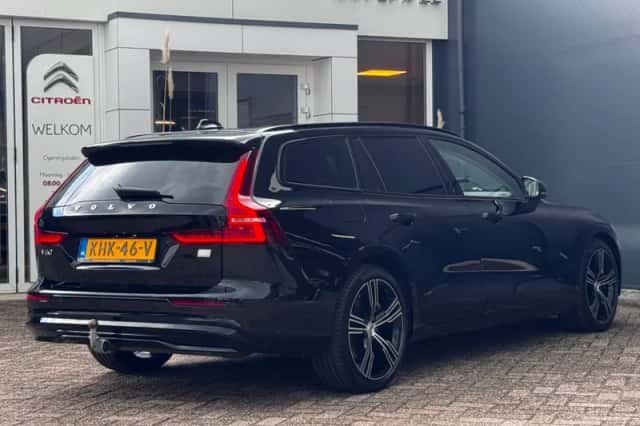 Volvo V60 (2022) thumbnail 3