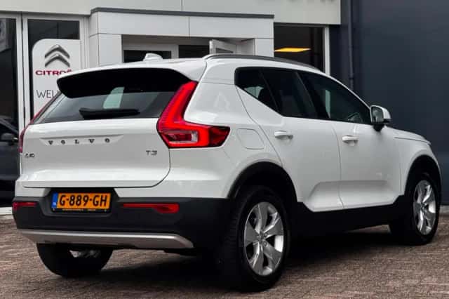 Volvo XC40 (2019) thumbnail 3
