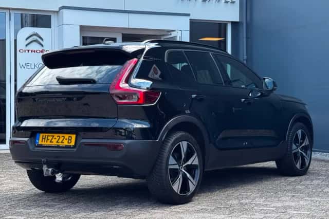 Volvo XC40 (2022) thumbnail 3