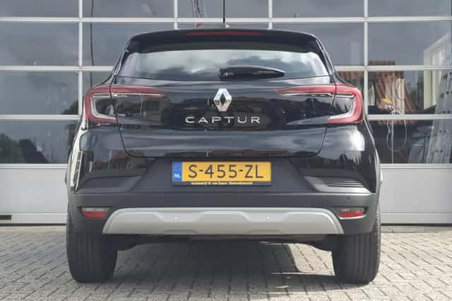 Renault Captur (2023) thumbnail 4