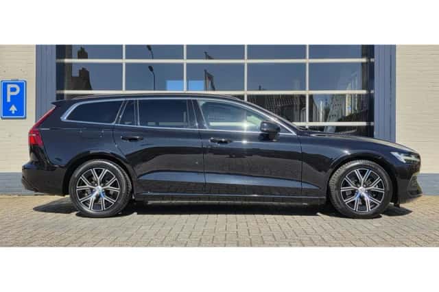 Volvo V60 (2023) thumbnail 6