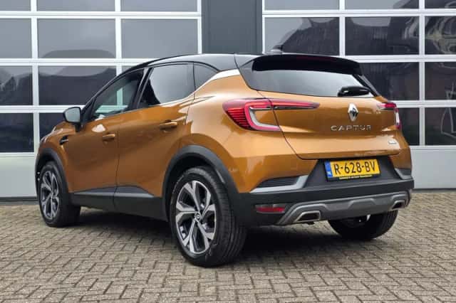 Renault Captur (2022) thumbnail 3