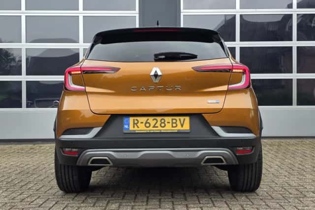 Renault Captur (2022) thumbnail 4