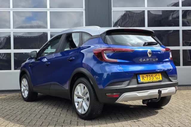 Renault Captur (2022) thumbnail 3