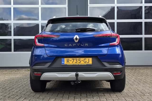 Renault Captur (2022) thumbnail 4